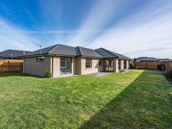 Motivated vendors, high spec home - Act fast