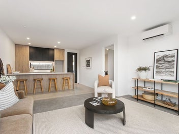 Stylish, Single-Level & Superbly Located!