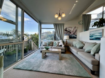 Sea Cottage, harbour views, Devonport lifestyle