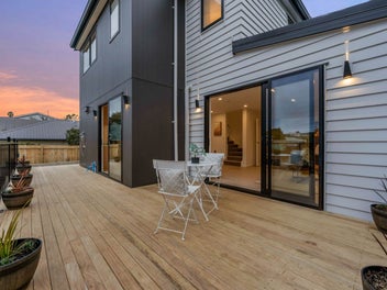 Freehold Townhouse – Modern Living Made Easy