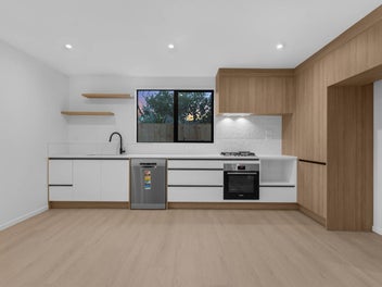 Freehold End Duplex – Modern Living, Extra Privacy
