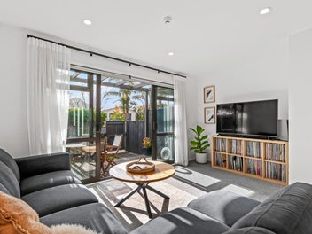 Charming Choice | Cul-De-Sac Comfort + Carpark