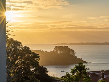 Family Haven or Island Retreat with Twin Sea Views