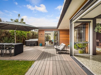 Searingly Contemporary Architectural Elegance