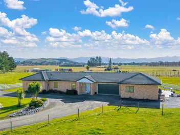 Home And Income Retreat With Views!