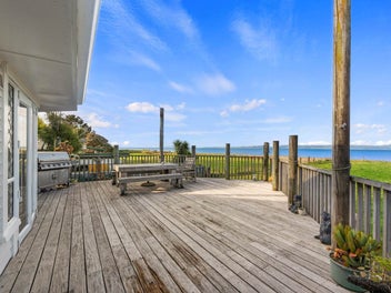 Prime Location and Owners Say SELL!