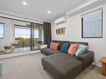 Easy Living | Views, Comfort & Style