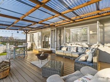 Enticing Entertaining Space