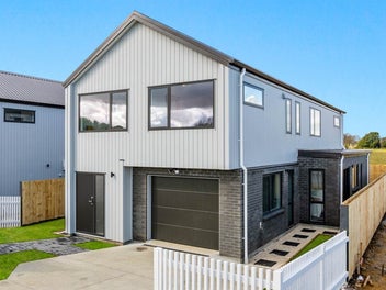 Stylish 6-Bedroom Home with Dual Kitchens in K...