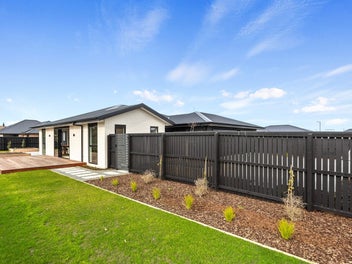 Dynamic Executive Family Home