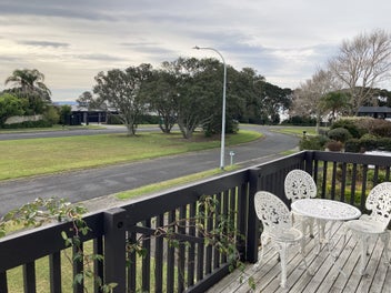 Stunning Family Home on Waterfront Golf Course