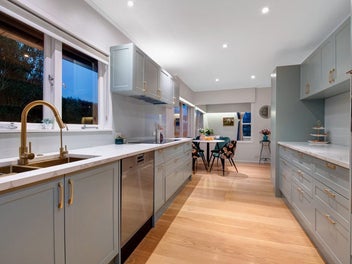 Renovated Retreat - Dual Westlake Zone!