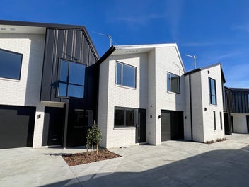 Brand New & Simply Stunning!