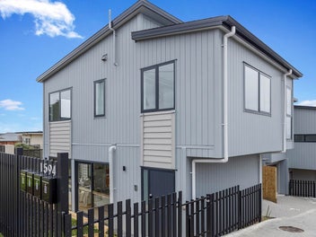 Modern Comfort Meets Practical Living - Mt Roskill