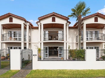 Inner-City Thermal Villa