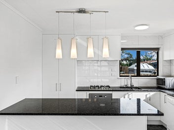 Freehold, Brick and Tile in Mangere East!