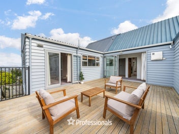 PEACEFUL LIVING WITH STUNNING VIEWS