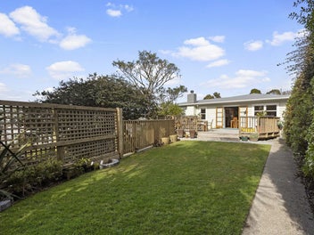 PRIVATE SUNNY SOLID SPACIOUS HOME!