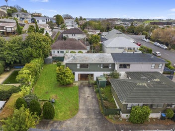 Remuera Entry with Strategic Appeal