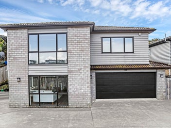 SPACIOUS FAMILY HOME IN SUPER CONVENIENT LOCATION!