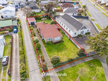 1950s AVALON HOME WITH ENDLESS POTENTIAL!