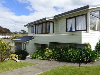 Image 1 of 7