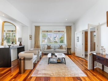 Elevated family living, heritage and views