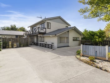 URGENT SALE ! MOVING OVERSEAS