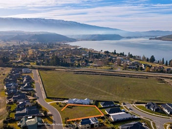 Golf-Side Lifestyle Meets Development Opportunity