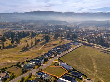 Golf-Side Living, Cromwell