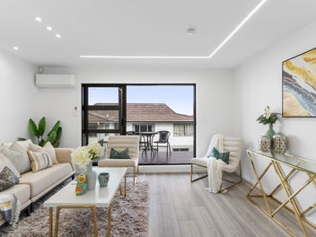 Brand New & Freestanding House in Northcross