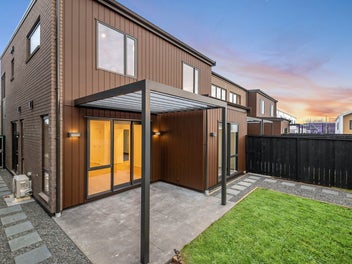 Modern & Generous Backyard, Viewing ready