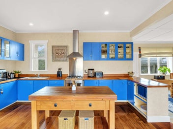 Spacious Family Living or Home-Based Clinic