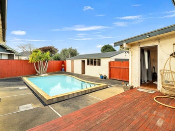 Spacious Family Living or Home-Based Clinic