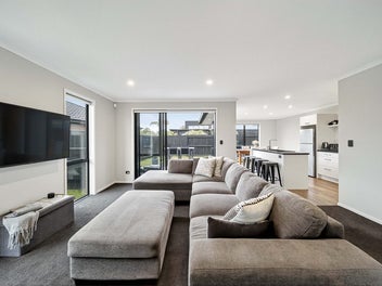 Immaculate Modern Coastal Living