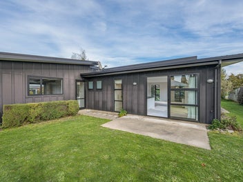 Modern Comfort, Minutes from Town
