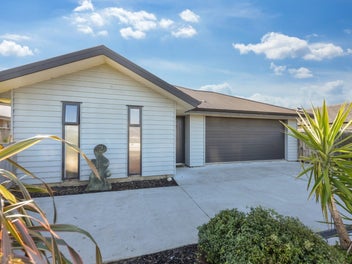 Spacious Family Home With Reserve at Your Doorstep