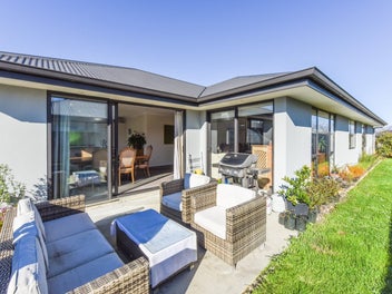 Spacious Family Home With Reserve at Your Doorstep
