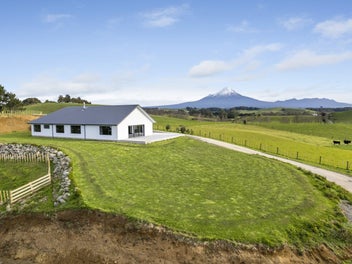Lifestyle Sanctuary with a Stunning Mountain View