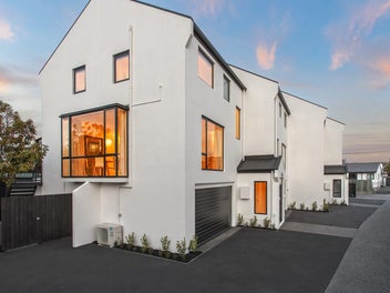 Bright & Brilliantly Positioned in Merivale