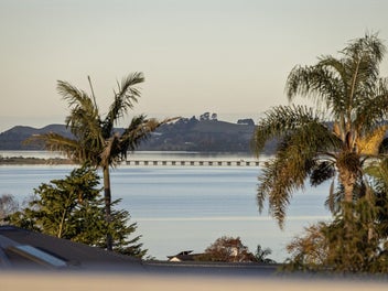Avenues Elegance, Space & Stunning Water Views