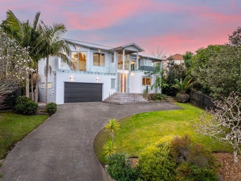 Spacious Family Home in Prime West Harbour