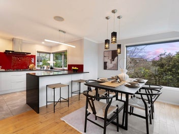 Spacious Family Home in Prime West Harbour