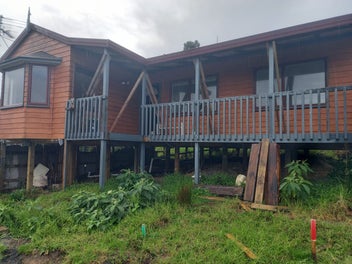 SINGLE PIECE 3 BED HOME RESITED & PILED