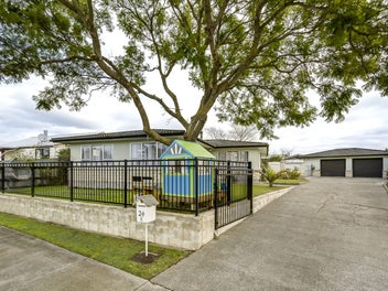Spacious Section, Modern Makeover