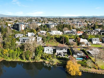 683m2 Elevated Site - Blue Chip Location