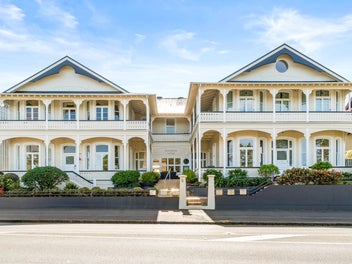 Unique waterfront apartment