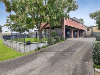 HUGE Potential - expansive floor area & basement