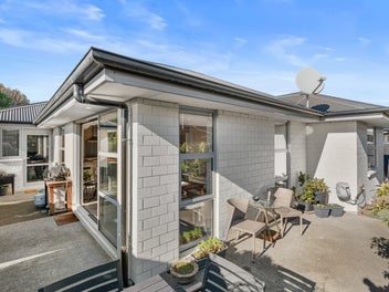 Stylish, Standalone & Oh So Spacious!