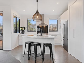 Spacious and modern with a huge section!